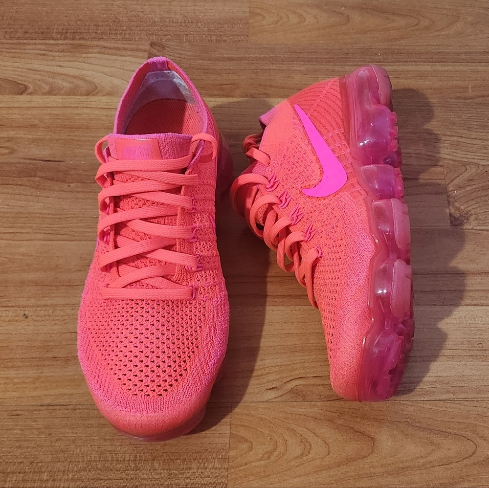 Woman’s Nike Air VaporMax Flyknit Hyper Punch / Pink size 7.5. Without box.